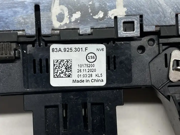 Audi Q3 F3 (2018 - ) 83A925301 Блок кнопок на панели — фото 4