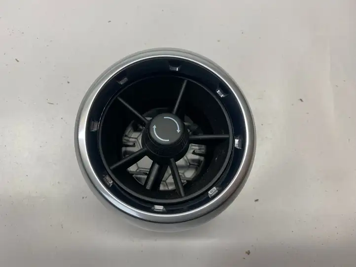 Chevrolet Camaro (2015 - 2018) 23158829 Воздушная решетка панели — фото 6