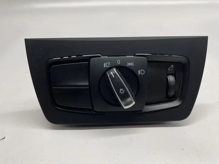 BMW 3 F30 F35 F31 (2012 - 2018) 9393939 Включатель фонарей — фото 1