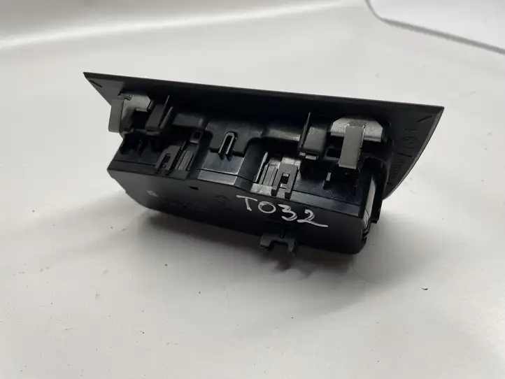 BMW 3 F30 F35 F31 (2012 - 2018) 9393939 Включатель фонарей — фото 5