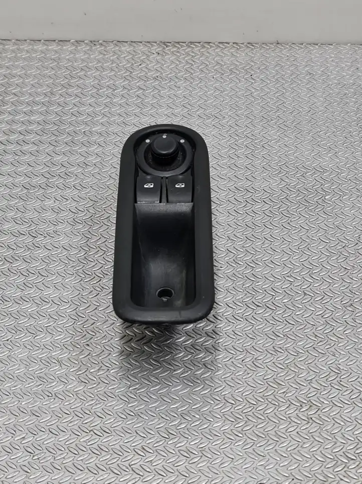 Renault Clio III (2005 - 2012) 8200441113C Кнопка стеклоподъемников — фото 2