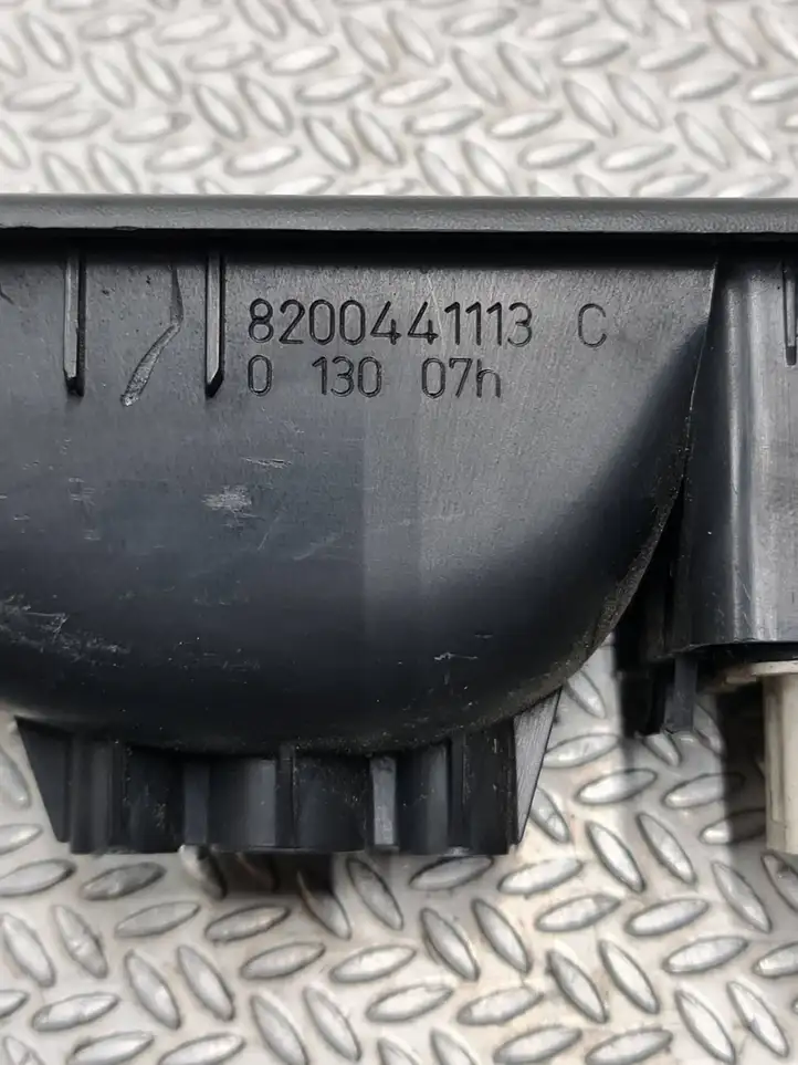 Renault Clio III (2005 - 2012) 8200441113C Кнопка стеклоподъемников — фото 6