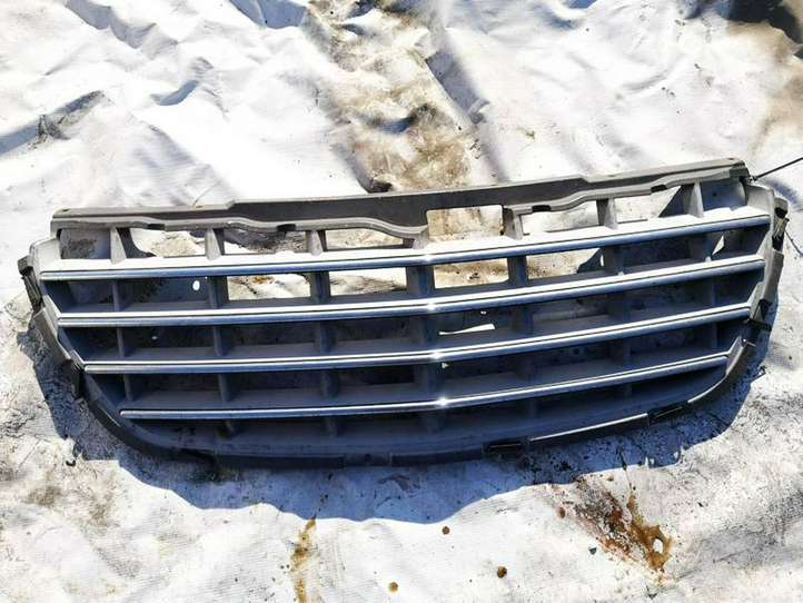 Chrysler Pacifica (2003 - 2008)  04857626aa Передняя решётка