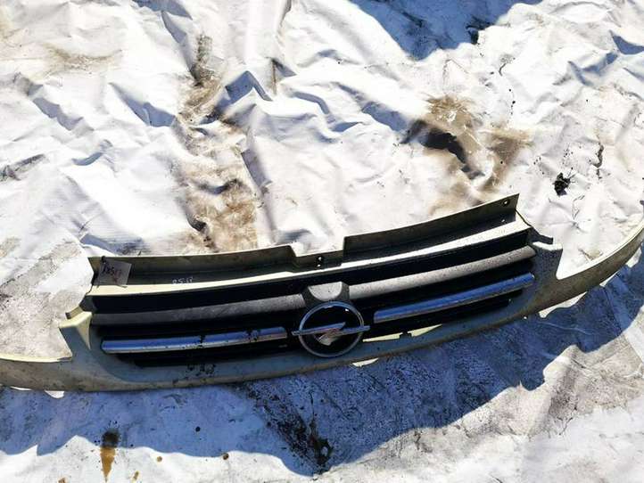 Opel Vivaro (2001 - 2006)  8200044873 Передняя решётка