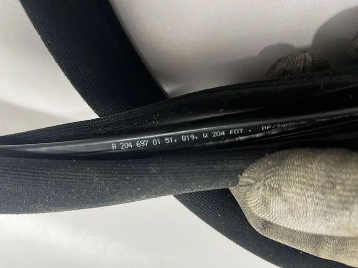 Mercedes-Benz C W204 (2007 - 2014) A2046970151 Уплотнитель кузова — фото 8
