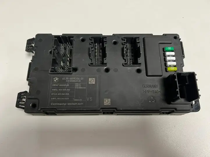 BMW 4 F32 F33 (2013 - 2017) 6819336 Блок монтирования реле — фото 1