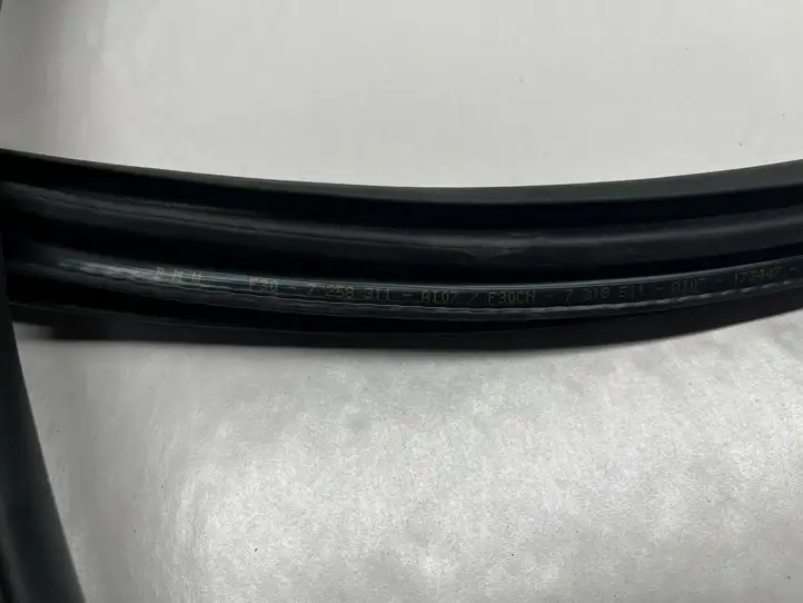 BMW 3 F30 F35 F31 (2012 - 2018) 7258311 Уплотнитель кузова — фото 2
