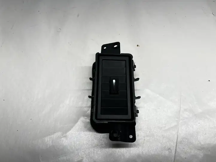 Dodge Ram (2008 - ) 00005878030000 Другая деталь консоли (туннеля) — фото 1