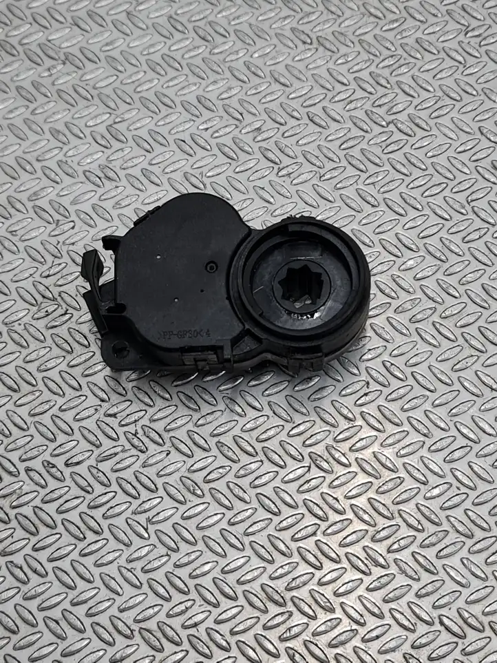 Renault Clio IV (2012 - 2019) T1013034W Двигатель задвижки потока воздуха — фото 2