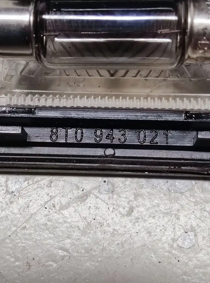 Audi A4 S4 B8 8K (2007 - 2011) 8T0943021 Подсветка номера — фото 3