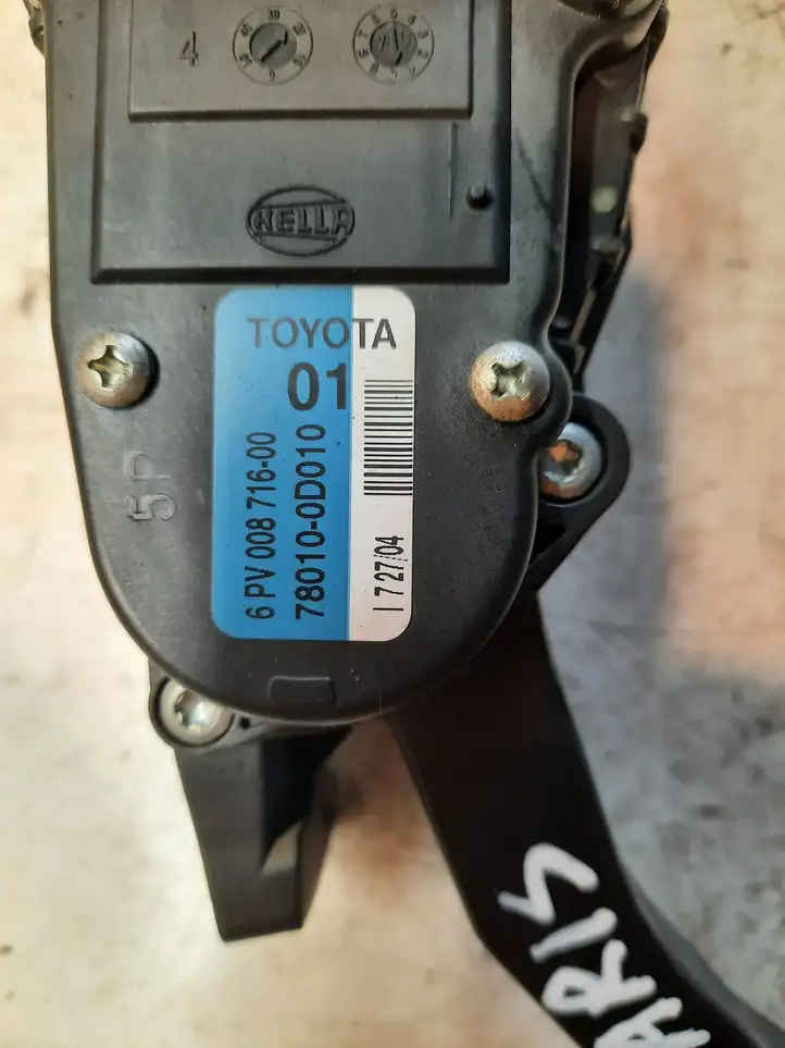 Toyota Yaris (2003 - 2005) 780100D010 Педаль акселератора — фото 4