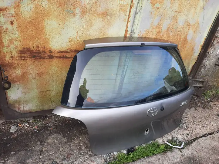 Toyota Yaris (2003 - 2005) Крышка багажника — фото 2