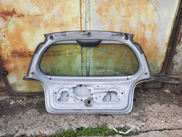 Toyota Yaris (2003 - 2005) Крышка багажника — фото 3