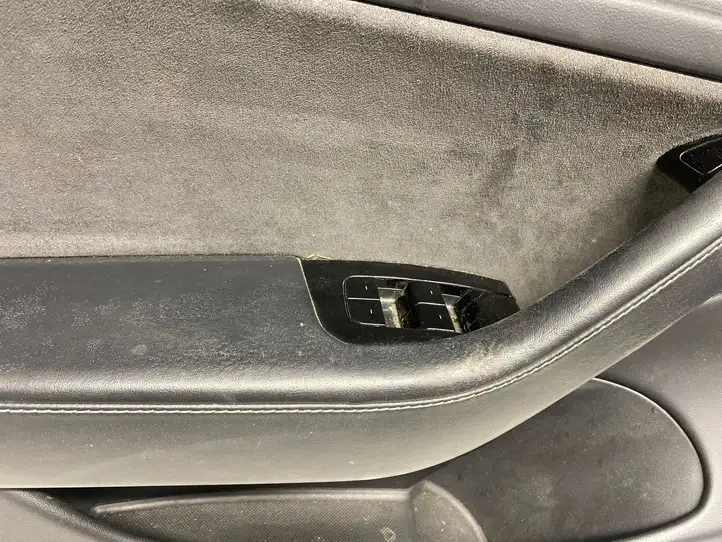 Tesla Model 3 (2017 - 2023) 107718444C Обшивка передней двери — фото 2