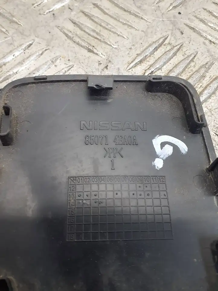 Nissan Qashqai (2013 - 2017) 850714BA0A Заглушка буксировочной петли бампера — фото 4