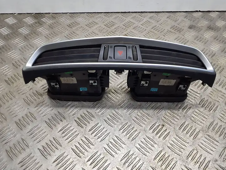 Nissan Qashqai (2013 - 2017) 687504EA0A Центральный воздушный дефлектор — фото 2