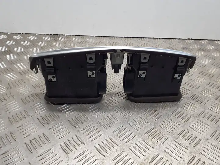 Nissan Qashqai (2013 - 2017) 687504EA0A Центральный воздушный дефлектор — фото 8