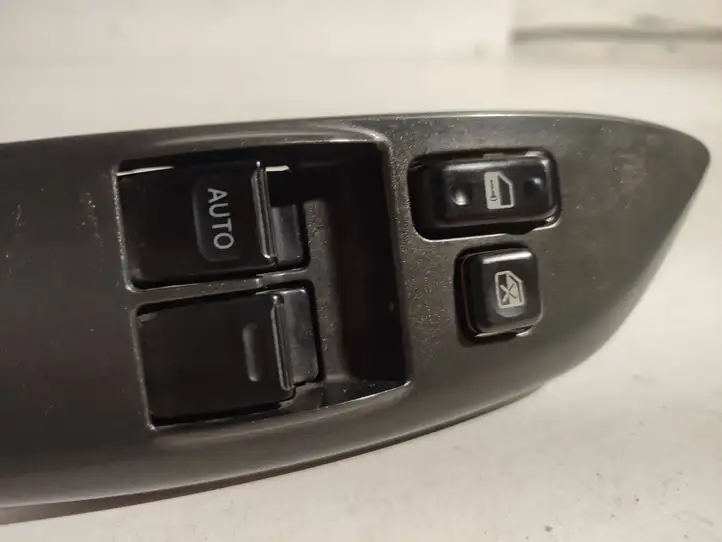 Toyota Yaris (1999 - 2003) 0113j10 Блок кнопок стеклоподъемников — фото 3