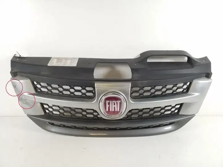 Fiat Freemont (2011 - 2016) 55000802AA Передняя решетка — фото 1