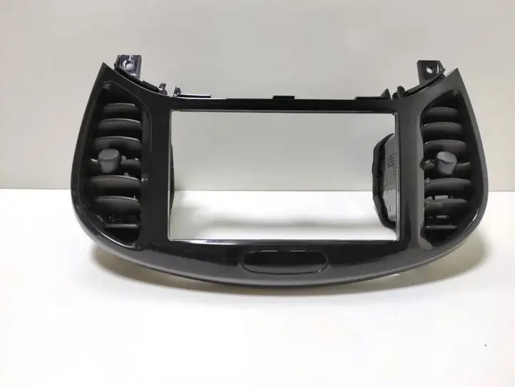 Nissan Juke I F15 (2010 - 2018) 687501KE0A Центральный воздушный дефлектор — фото 1