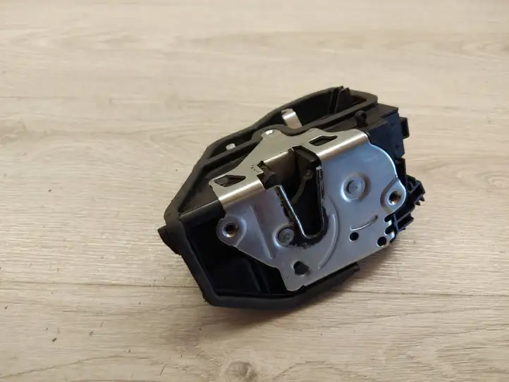 Mini Cooper Countryman R60 (2010 - 2016) 7318413 Замок задней двери — фото 3
