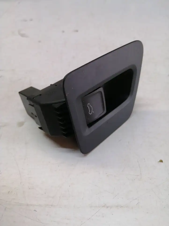 Volkswagen PASSAT B8 (2015 - ) 3G0959831 Кнопка закрытия крышки багажника — фото 1