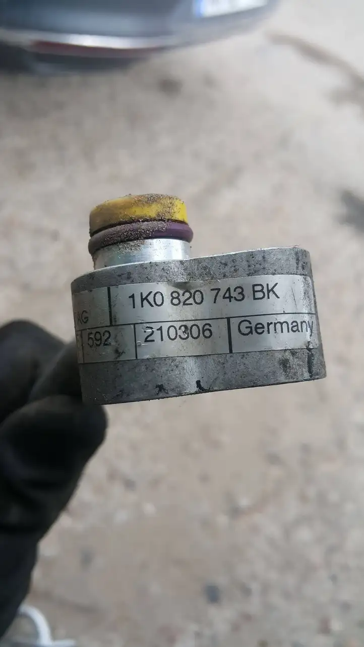 Volkswagen Golf V (2003 - 2009) 1K0820743BK Трубки и шланги кондиционера — фото 2