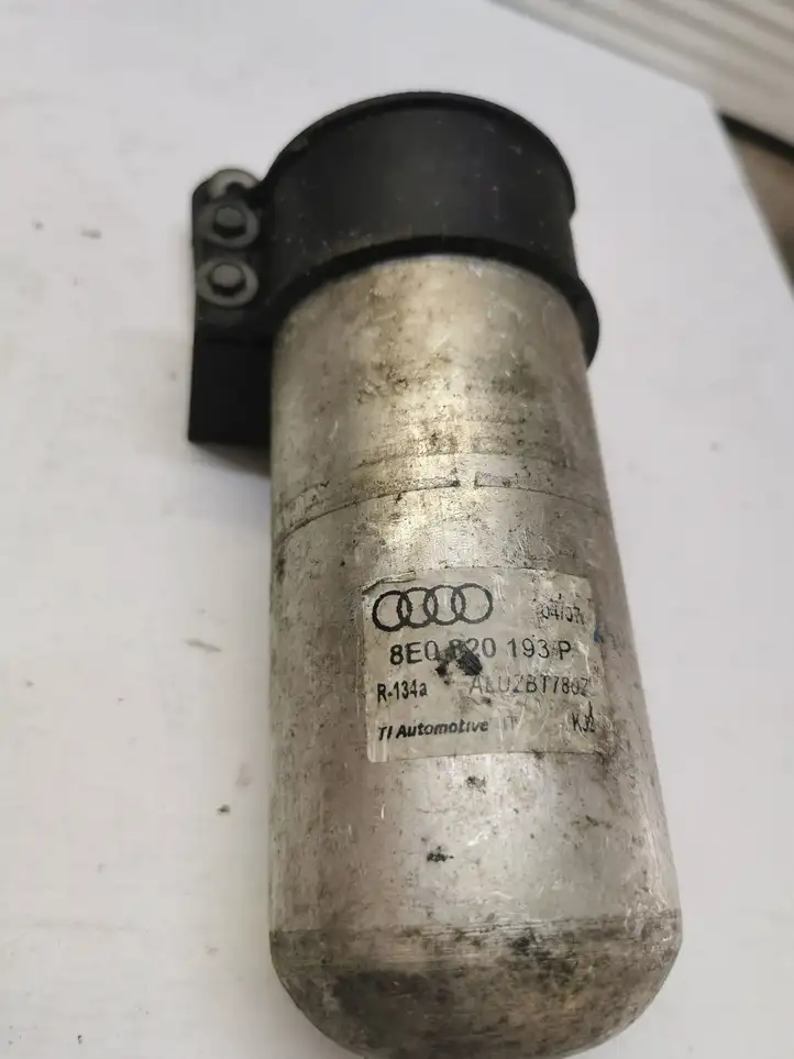 Audi A4 S4 B7 8E 8H (2004 - 2009) 8E0820193P Осушитель кондиционера — фото 1