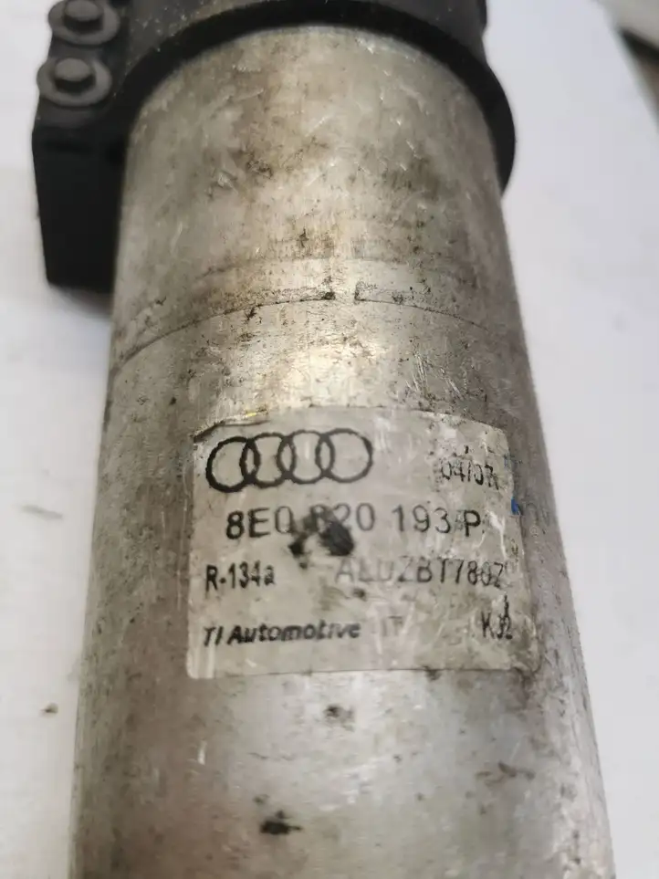 Audi A4 S4 B7 8E 8H (2004 - 2009) 8E0820193P Осушитель кондиционера — фото 2