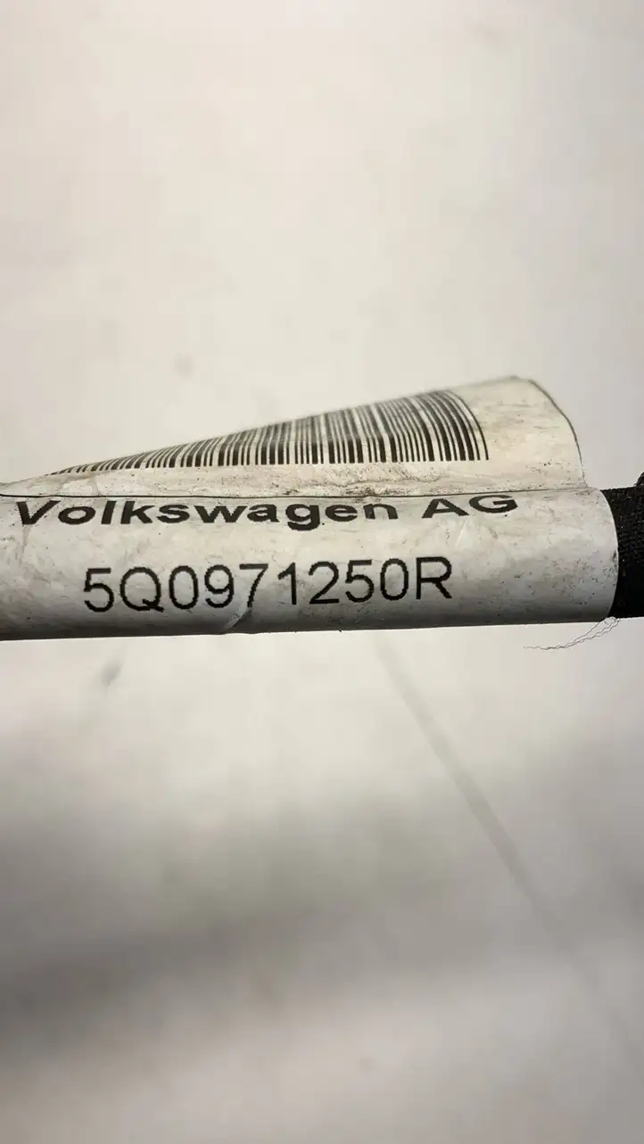 Volkswagen Golf VII (2013 - 2019) 5Q0971250R Минусовой провод аккумулятора — фото 2