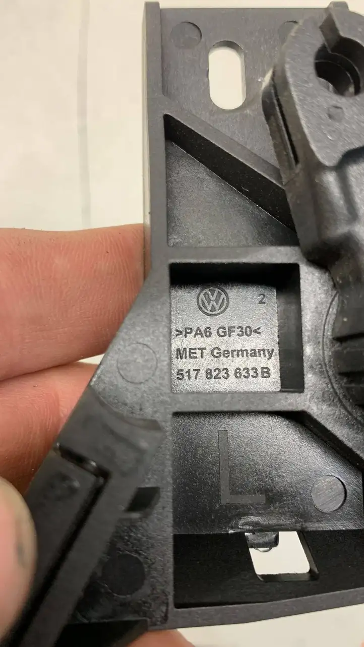 Volkswagen Golf VII (2013 - 2019) 517823633B Ручка открытия капота — фото 2
