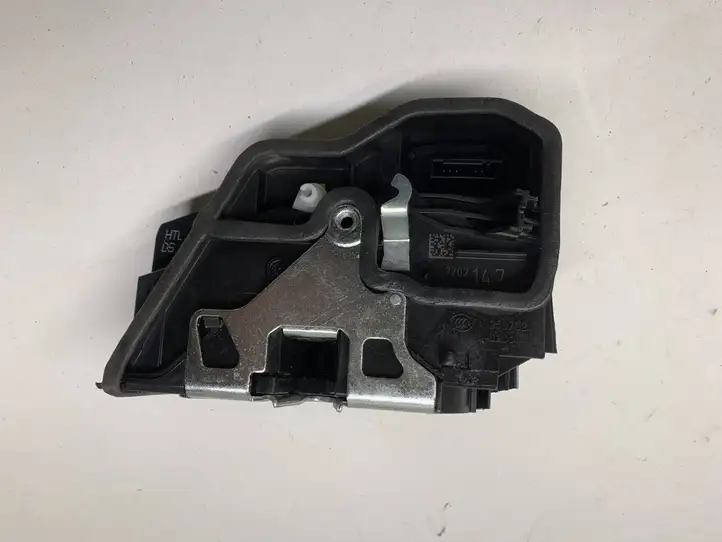 BMW 3 F30 F35 F31 (2012 - 2018) 7202147 Замок задней двери — фото 4