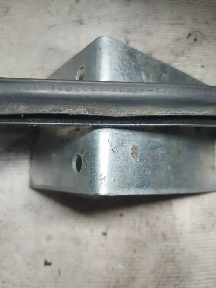 Volkswagen Touran I (2003 - 2010) 1T0854327 Накладка стоек лобового стекла — фото 2