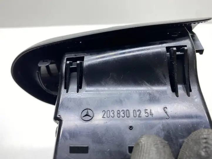 Mercedes-Benz C W203 (2000 - 2007) 2038300254 Боковой воздушный дефлектор — фото 4
