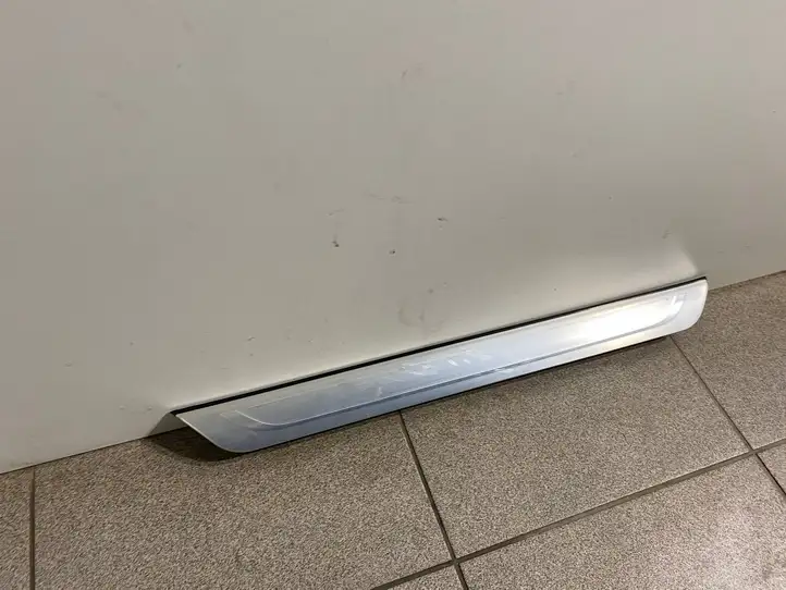 BMW 7 G11 G12 (2015 - 2022) 7378053 Внутренняя отделка переднего порога — фото 4