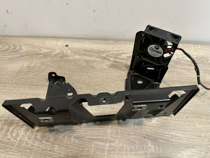 BMW 5 F10 F11 (2009 - 2016)  9174269 Держатель / кронштейн усилителя звука