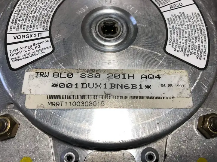 Audi A3/S3 8L (2000 - 2003) 8L0880201H Подушка безопасности руля — фото 2