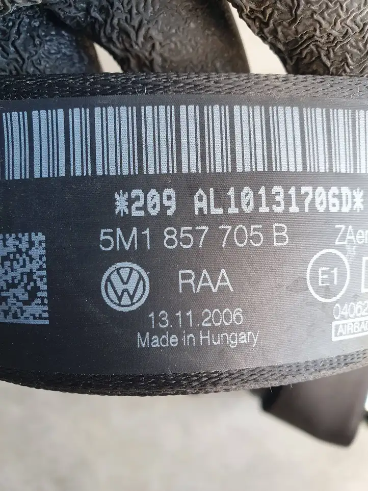 Volkswagen Golf V (2003 - 2009) 5M1857705B Передний ремень безопасности — фото 2