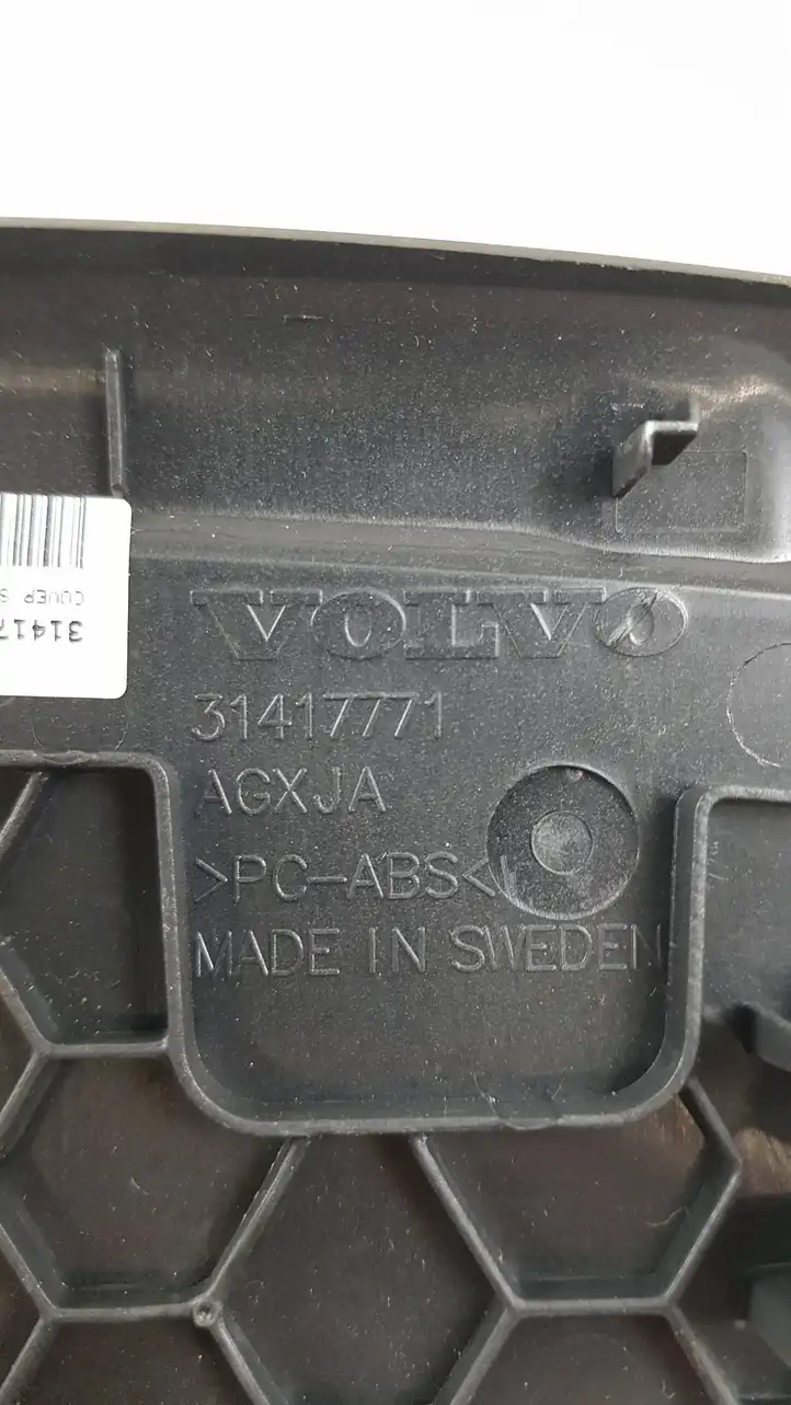 Volvo XC60 (2017 - ) 31417771 Накладка центрального динамика — фото 2