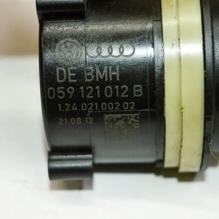 Audi A4 S4 B8 8K (2011 - 2015) 059121012B Электроциркуляционный насос — фото 6