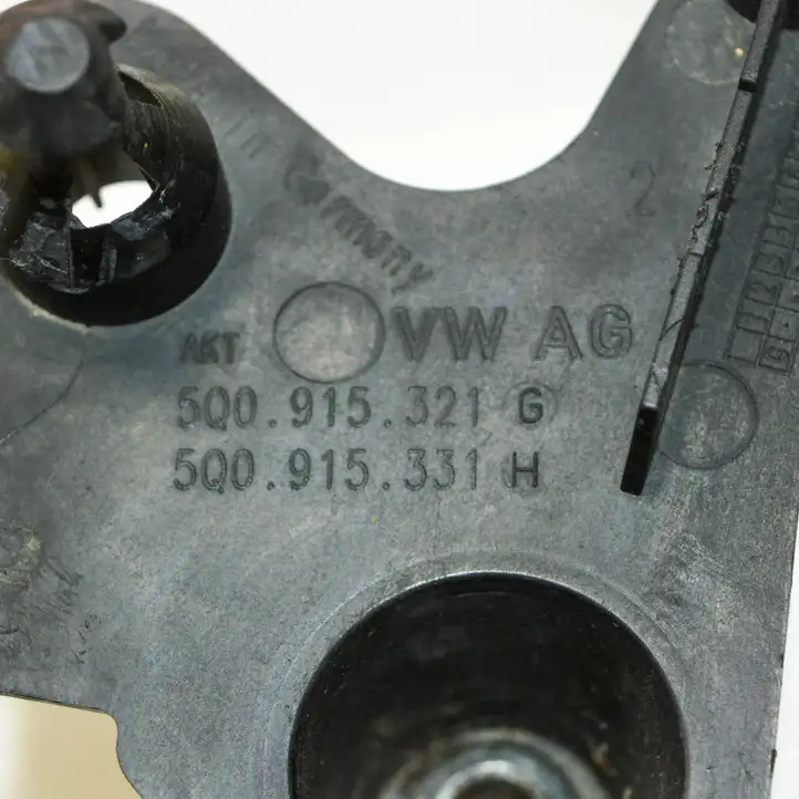 Skoda Octavia Mk3 (5E) (2013 - 2019) 5Q0915321G Ящик аккумулятора — фото 4
