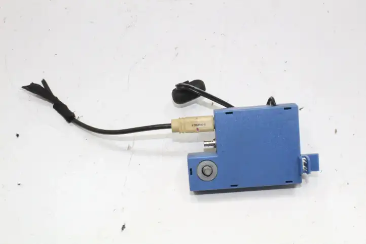 Land Rover Range Rover Sport L320 (2005 - 2009) XUI500071A Усилитель антенны — фото 2