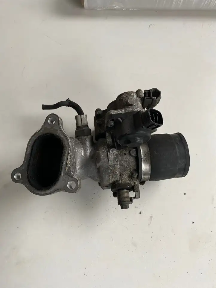 Toyota Avensis T250 (2003 - 2006) 8967221020 Электрозадвижка двигателя — фото 2