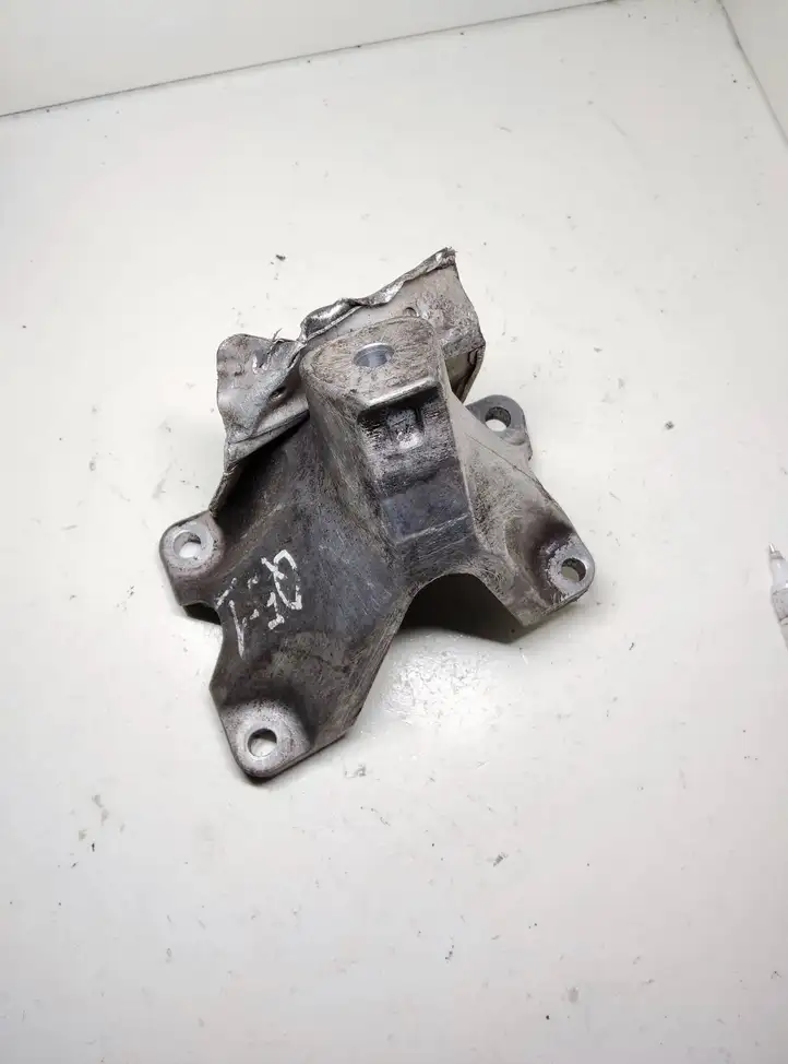 Audi Q5 SQ5 (2008 - 2012) 8K0199307BG Кронштейн двигателя — фото 1