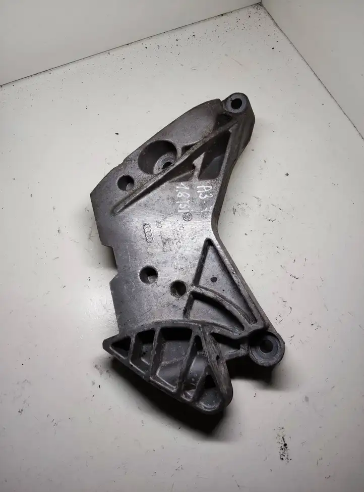 Audi A3/S3 8L (2000 - 2003) 06J199207K Кронштейн двигателя — фото 1