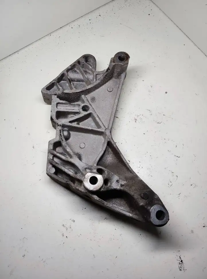 Audi A3/S3 8L (2000 - 2003) 06J199207K Кронштейн двигателя — фото 2