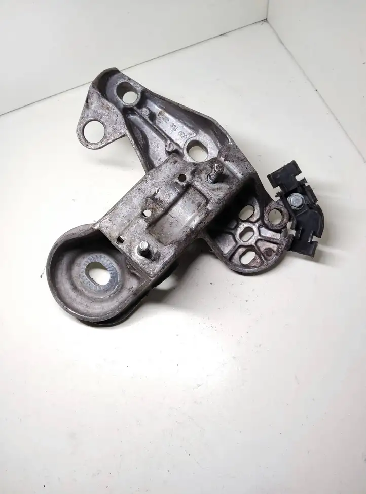 Audi A4 S4 B7 8E 8H (2004 - 2009) 8E0199352D Кронштейн двигателя — фото 1
