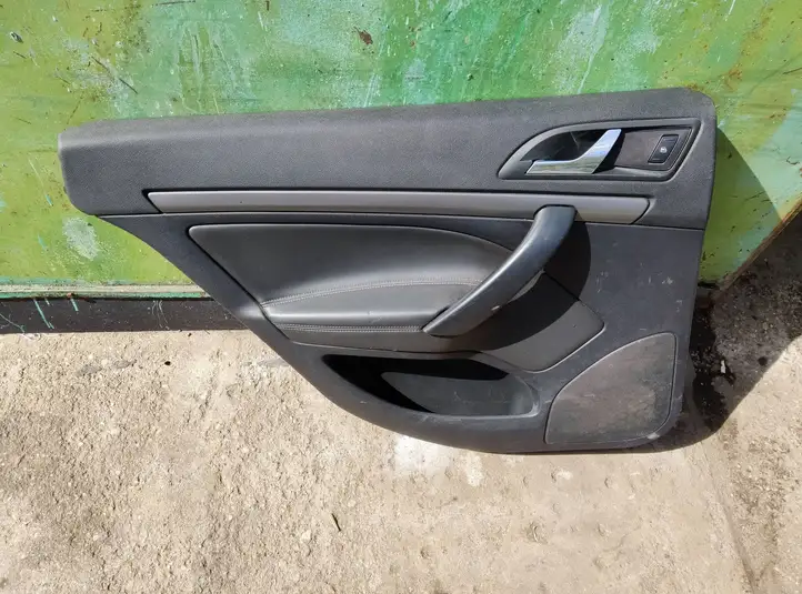 Skoda Octavia Mk2 (1Z) (2004 - 2013) 1Z9867211 Обшивка задней двери — фото 1