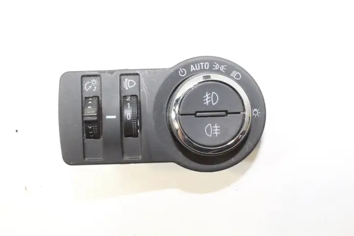 Opel Mokka (2012 - 2016) 95297440 Включатель фонарей — фото 1