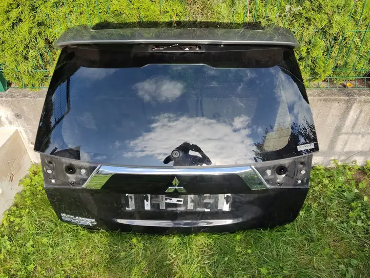 Mitsubishi Outlander (2018 - 2021) Крышка багажника — фото 1